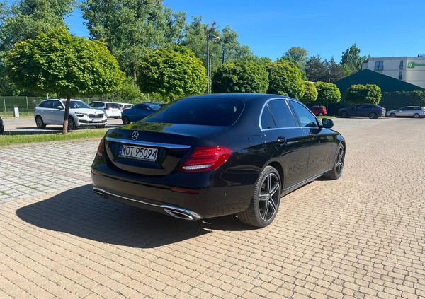 Mercedes-Benz Klasa E cena 159900 przebieg: 95000, rok produkcji 2018 z Józefów małe 301